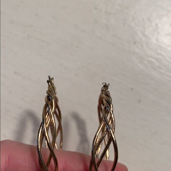 PLATED Gold twisted hoop earrings - Picture 3 of 4